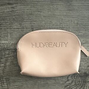 HUDA BEAUTY Blush Cosmetic Case